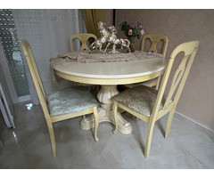 Soggiorno stile veneziano completo di tavolo e sedie